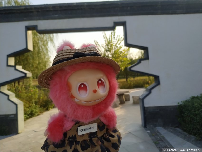 Прогулка Игнатьевны в новом платье в парке Байшиюань