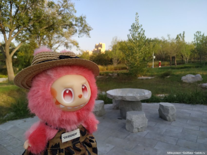 Прогулка Игнатьевны в новом платье в парке Байшиюань