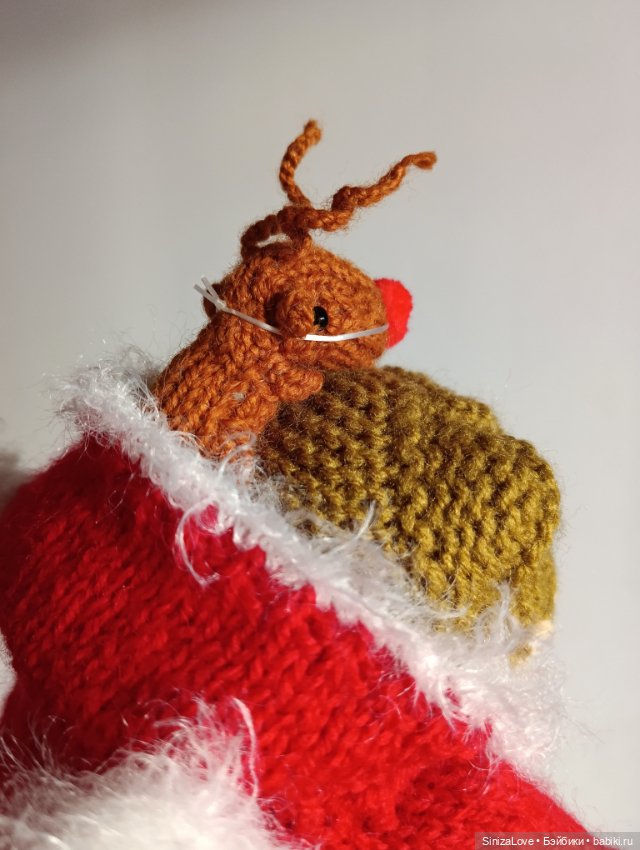 Гришка, похититель вязаных ёлок 😁