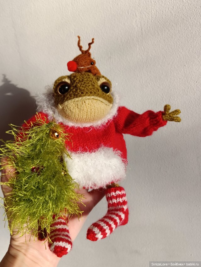 Гришка, похититель вязаных ёлок 😁