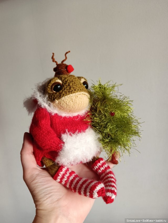 Гришка, похититель вязаных ёлок 😁