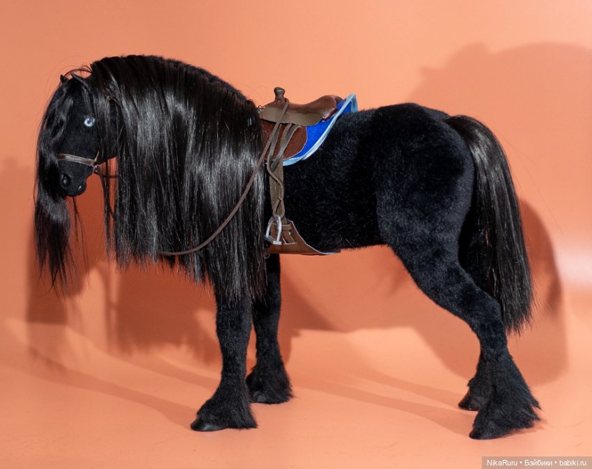 Черный красавец — Игрушки в смешанной технике (мех и глина): Арт