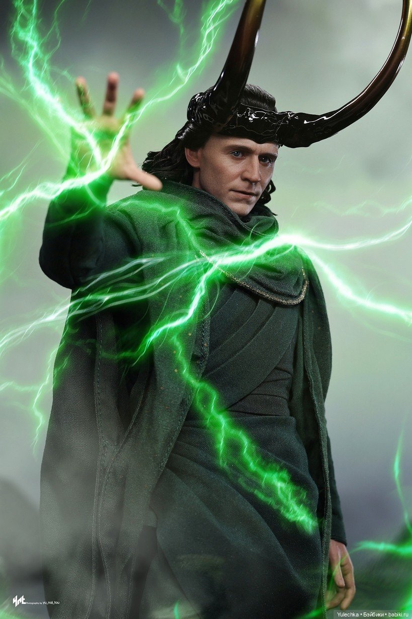 Фигурка Бога Локи - Hot Toys (фото 10)