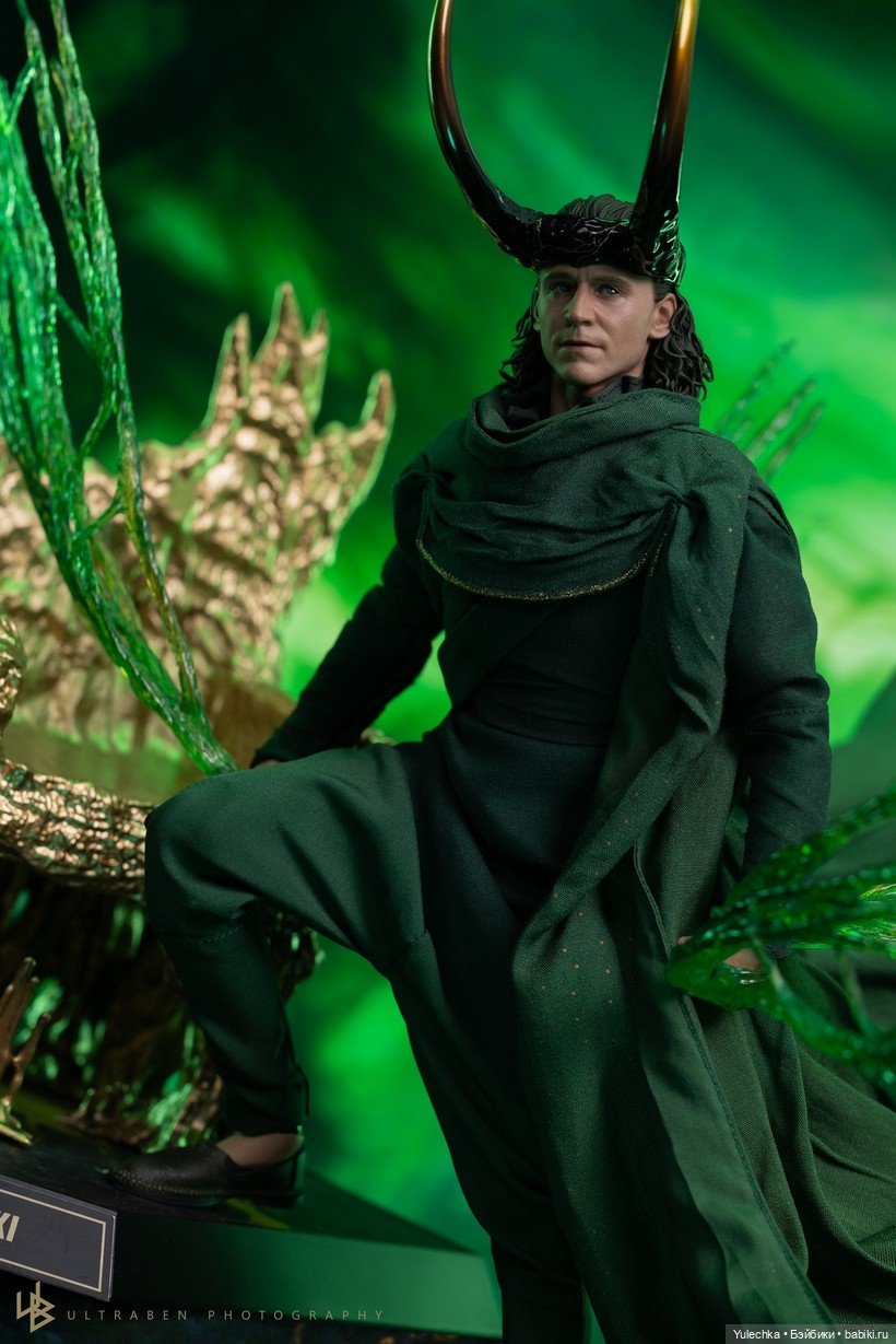 Фигурка Бога Локи - Hot Toys (фото 4)
