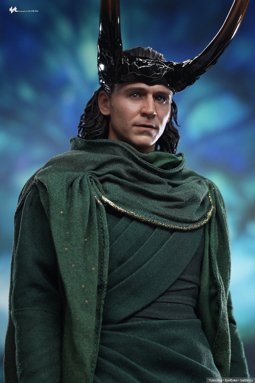 Фигурка Бога Локи - Hot Toys