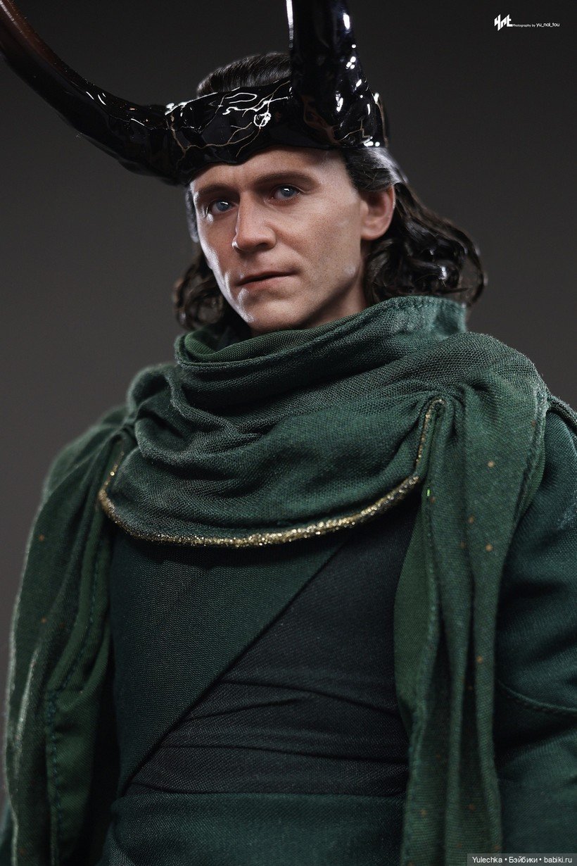 Фигурка Бога Локи - Hot Toys