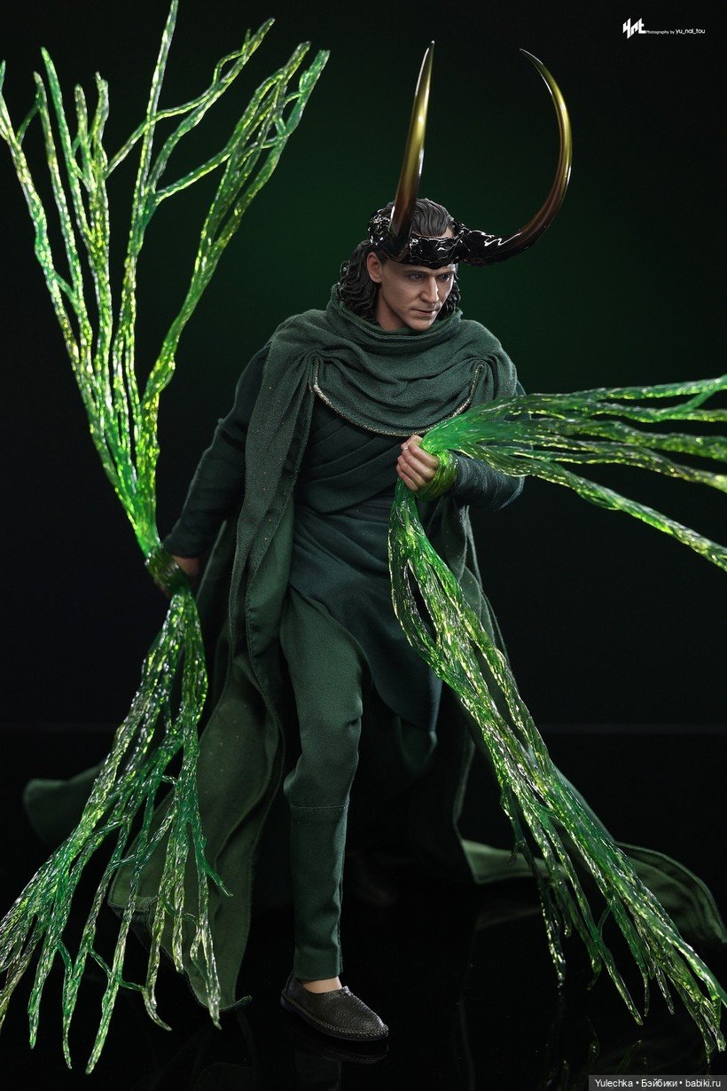 Фигурка Бога Локи - Hot Toys