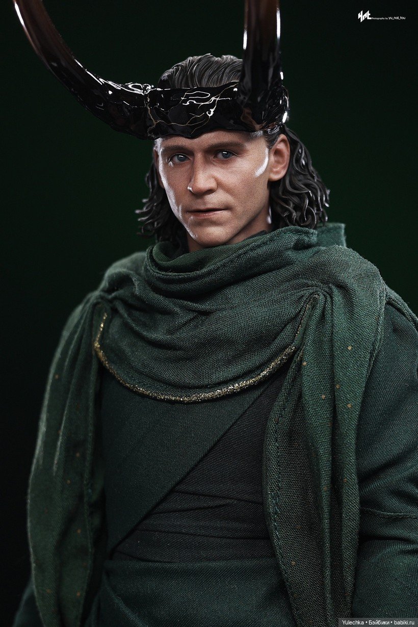 Фигурка Бога Локи - Hot Toys (фото 2)