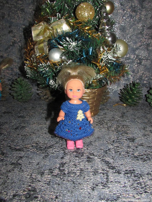 Вязаные платья на кукол Evi simba — Еви (11 см) - "Зимний Лес". Предновогодний показ "Рождественская Сказка для кукол" (фото 4)