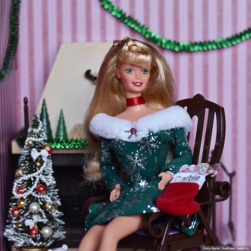Festive Season Barbie — Куклы Barbie (Барби): Looks (фото 2)