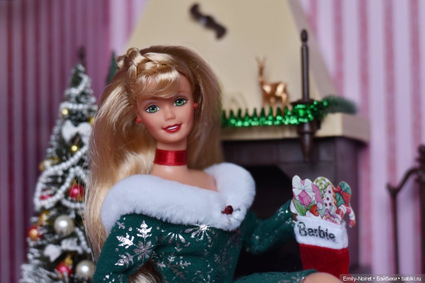 Festive Season Barbie — Куклы Barbie (Барби): Looks (фото 6)