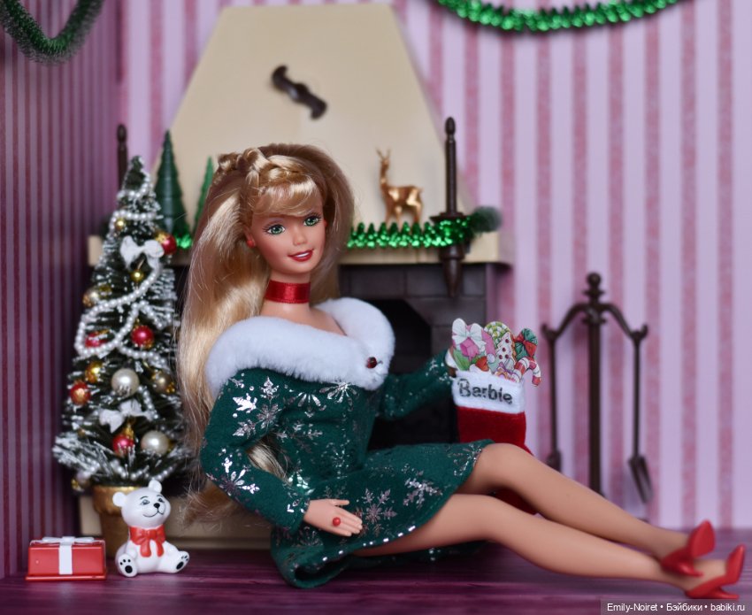 Festive Season Barbie — Куклы Barbie (Барби): Looks (фото 5)