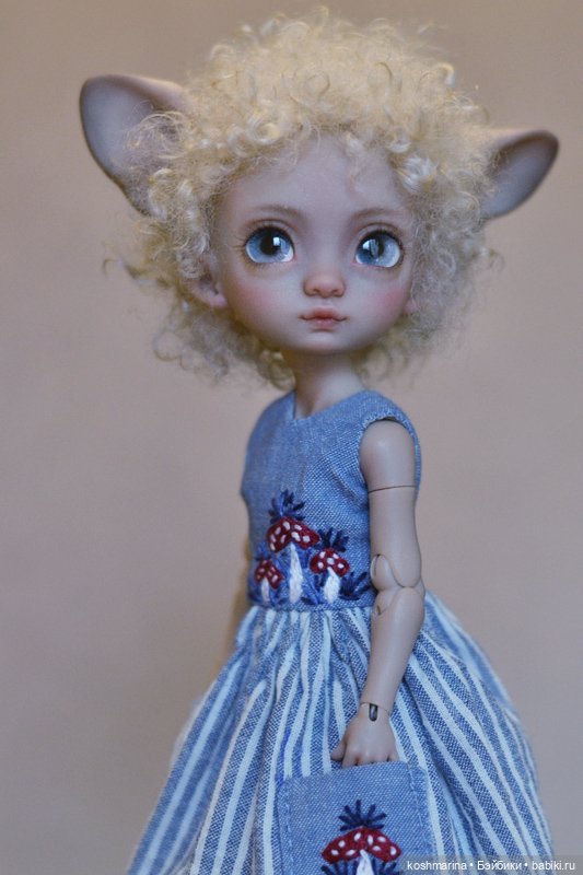 Агнешка хвастается новыми платьями и ушами :)