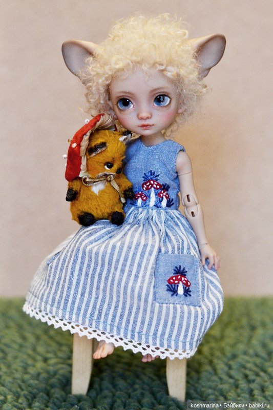 Агнешка хвастается новыми платьями и ушами :)