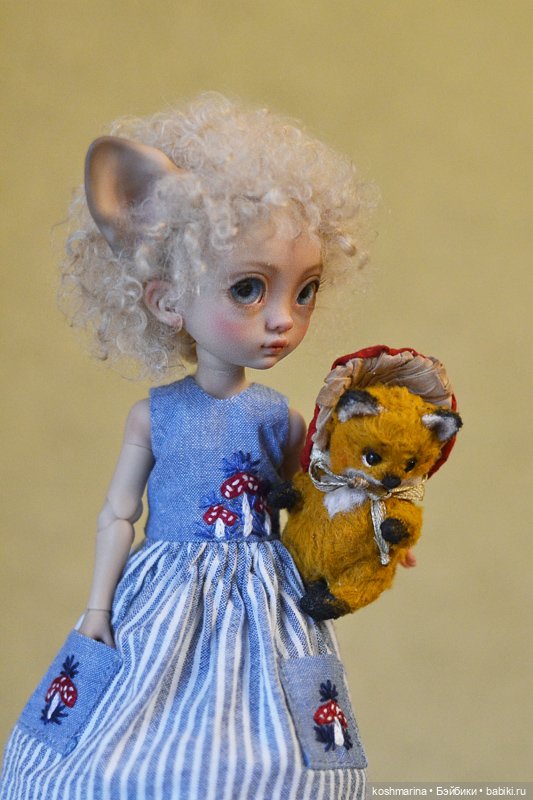 Агнешка хвастается новыми платьями и ушами :)