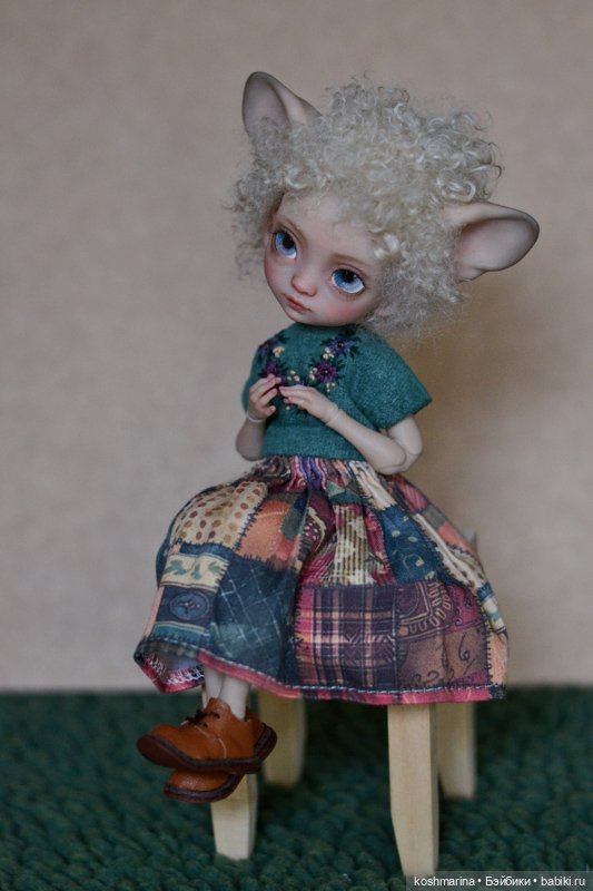 Агнешка хвастается новыми платьями и ушами :)