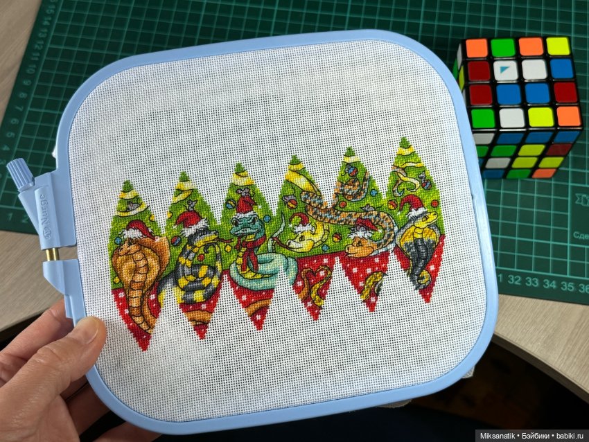 Как мы с куклятами Новый год вышивали (фото 6)