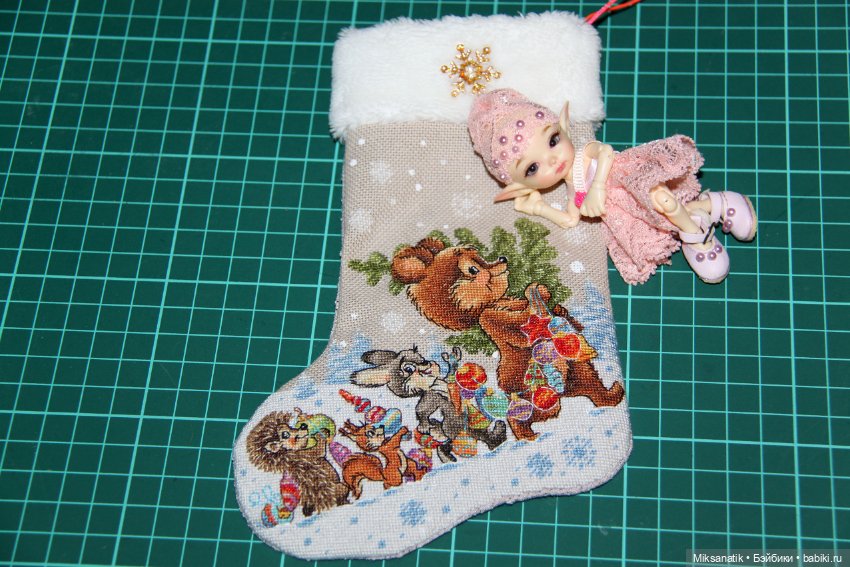 Как мы с куклятами Новый год вышивали (фото 5)