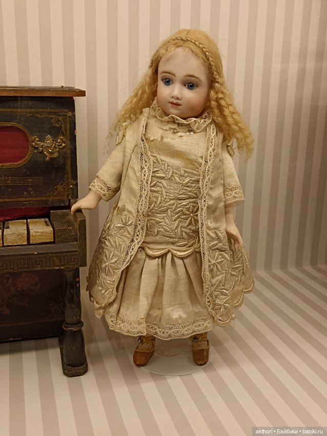 Картинки с выставки — Всё об антикварных куклах: история