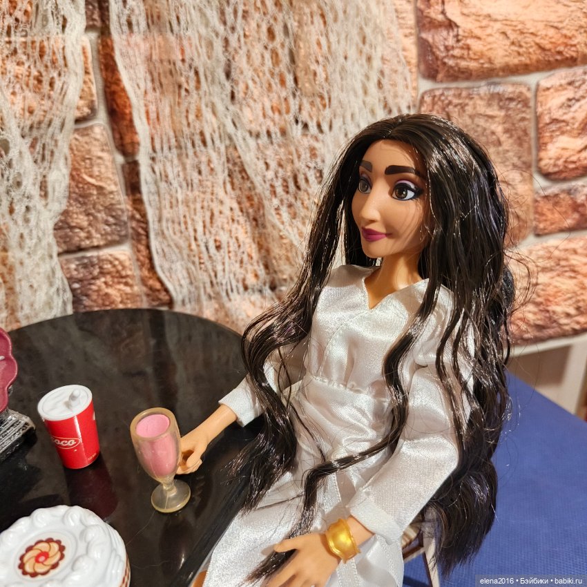 В кафешке — Куклы Barbie (Барби): Looks (фото 2)