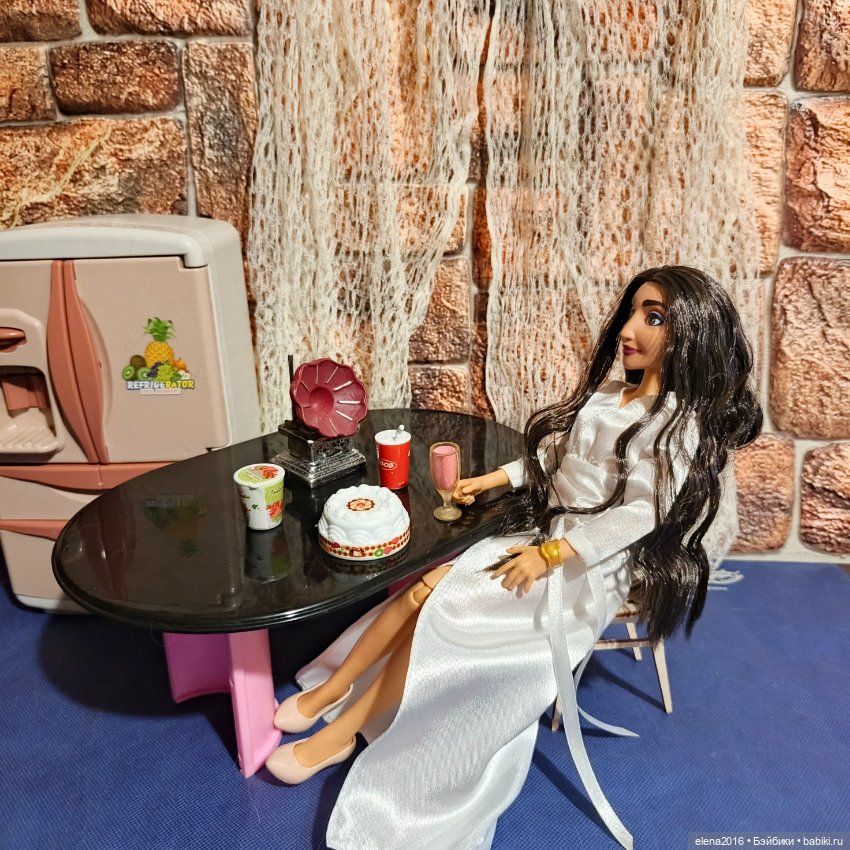 В кафешке — Куклы Barbie (Барби): Looks