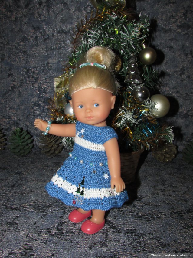 Вязаное платье «Снежинка» на кукол Corolle mini 20 см. Предновогодний показ "Рождественская Сказка для кукол" (фото 4)