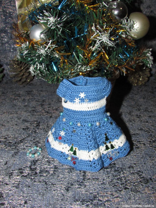 Вязаное платье «Снежинка» на кукол Corolle mini 20 см. Предновогодний показ "Рождественская Сказка для кукол" (фото 5)