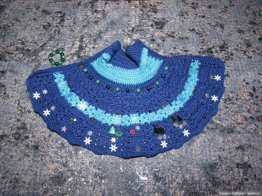 Вязаное платье «С Новым 2026 годом» на кукол Хейди Плюсчок 22 см ( Heidi Plusczok 22 см ). Предновогодний показ "Рождественская Сказка" (фото 9)