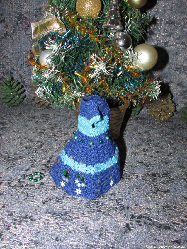 Вязаное платье «С Новым 2026 годом» на кукол Хейди Плюсчок 22 см ( Heidi Plusczok 22 см ). Предновогодний показ "Рождественская Сказка"