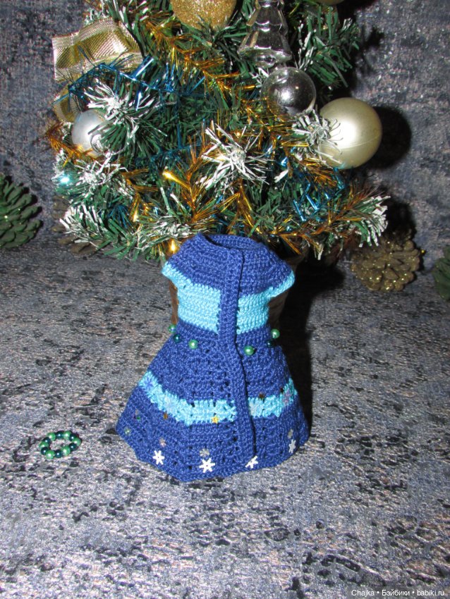 Вязаное платье «С Новым 2026 годом» на кукол Хейди Плюсчок 22 см ( Heidi Plusczok 22 см ). Предновогодний показ "Рождественская Сказка"