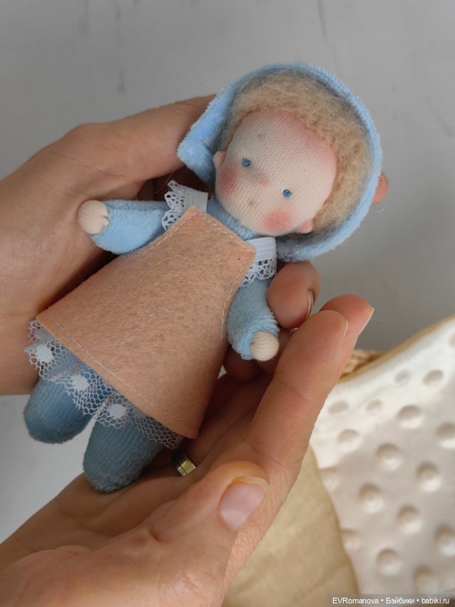 Незабудка. Маленькая игровая кукла