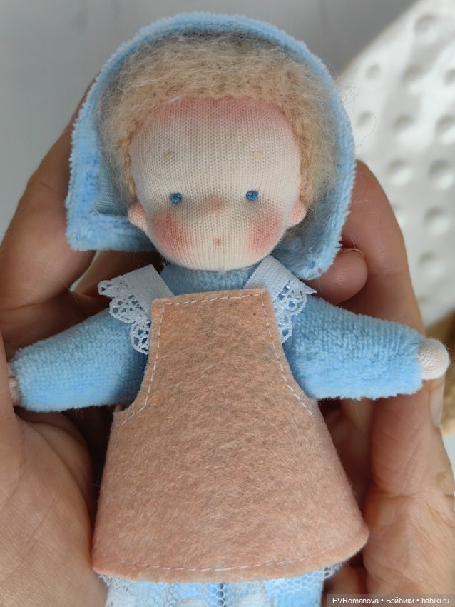 Незабудка. Маленькая игровая кукла (фото 2)