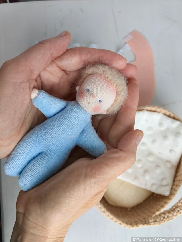 Незабудка. Маленькая игровая кукла (фото 4)