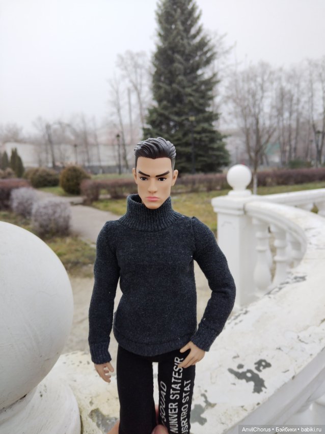 Брутальный мен на прогулке