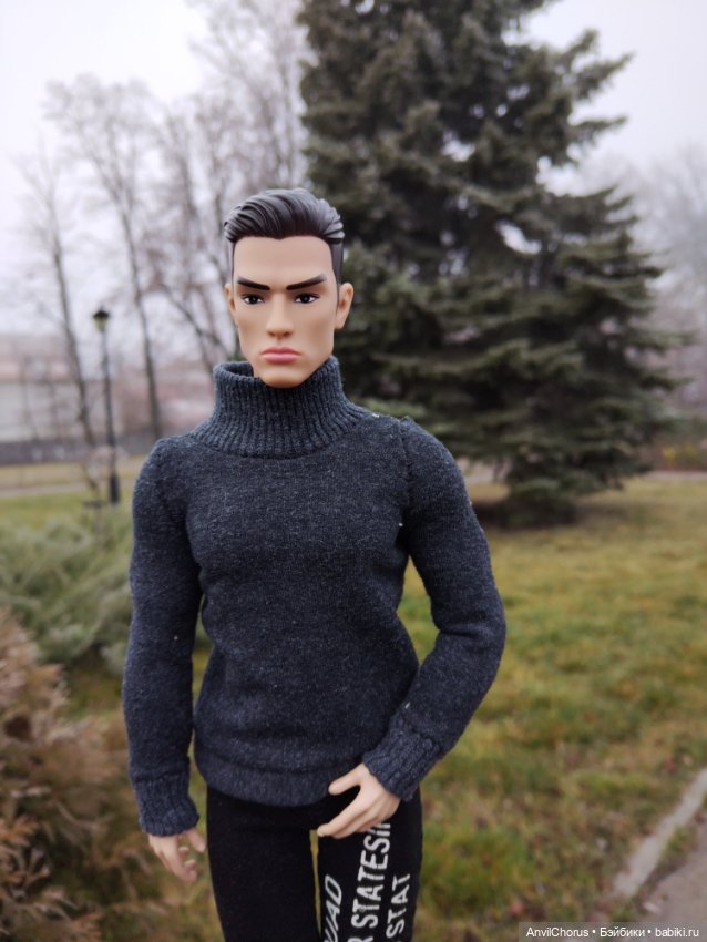 Брутальный мен на прогулке