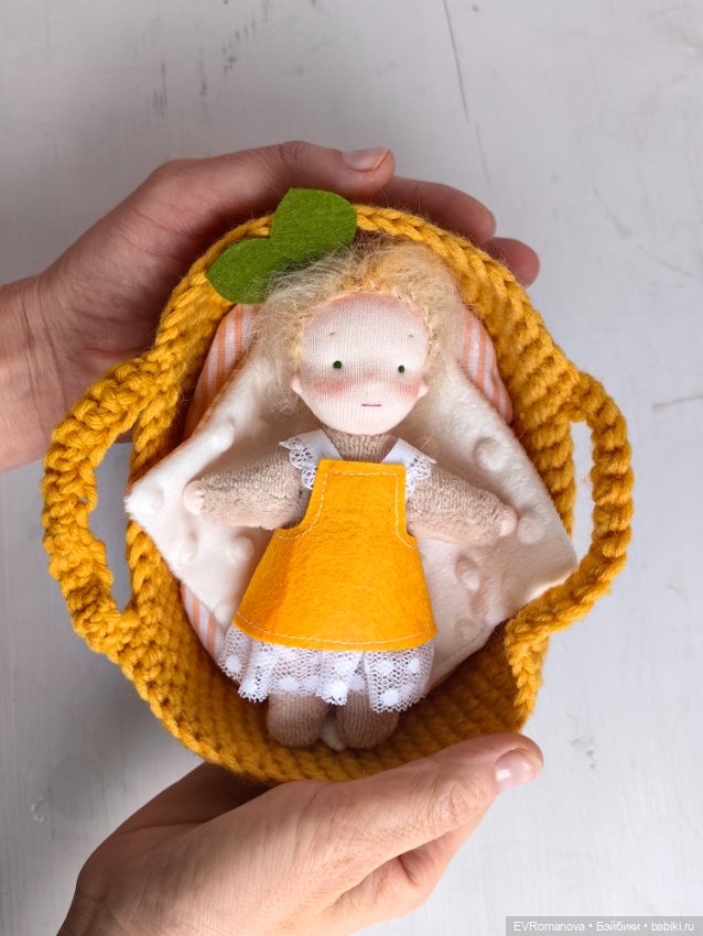 Мандаринка. Маленькая игровая кукла