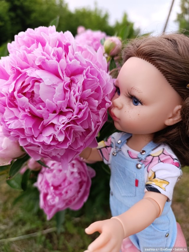 Весна-Лето 2025. Часть 1 - Прогулка с Сашкой (Паола Рейна)