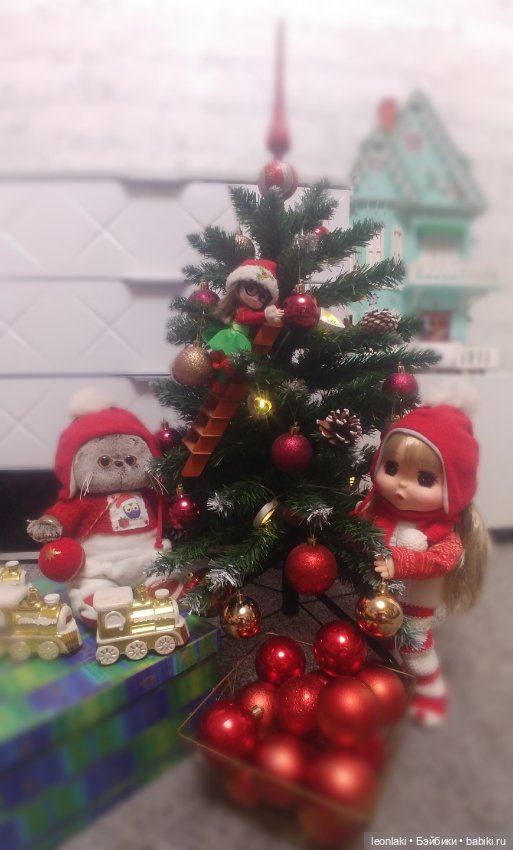 Подготовка к Новому году в весёлой компании (фото 9)