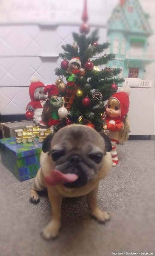 Подготовка к Новому году в весёлой компании