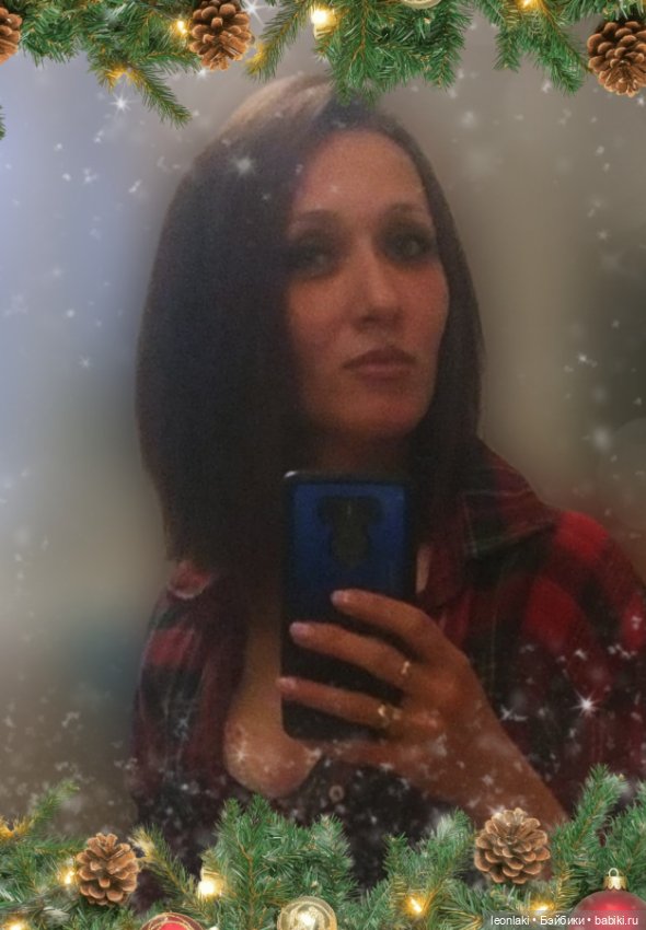 Подготовка к Новому году в весёлой компании