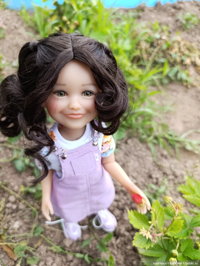 Весна-Лето 2025. Часть 2 - Прогулки с Джули (Руби Ред)