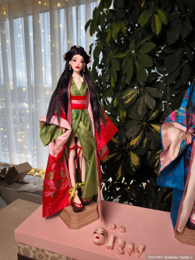 Пробежимся по Территории кукол, часть 1