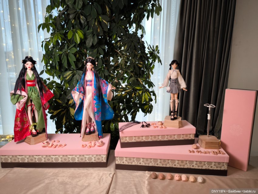 Пробежимся по Территории кукол, часть 1