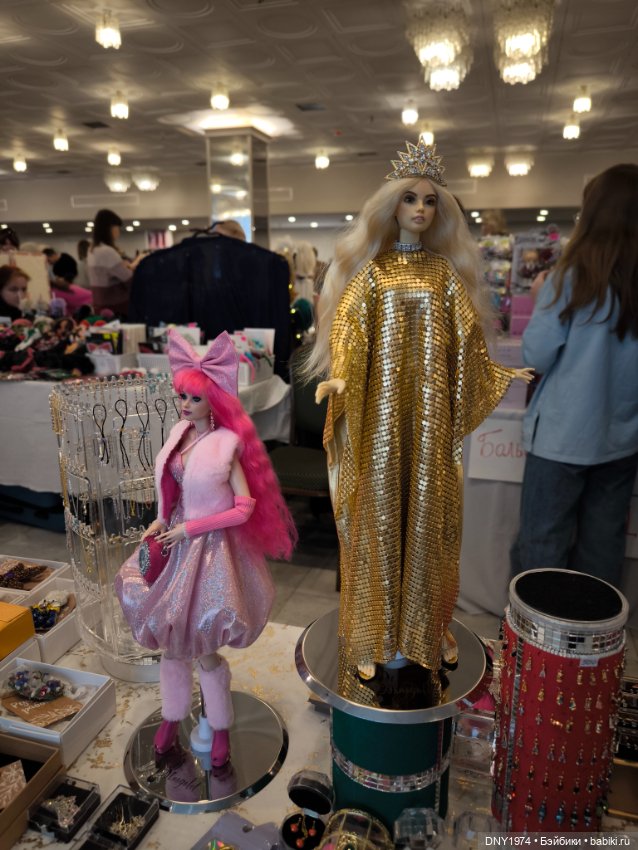 Пробежимся по Территории кукол, часть 2