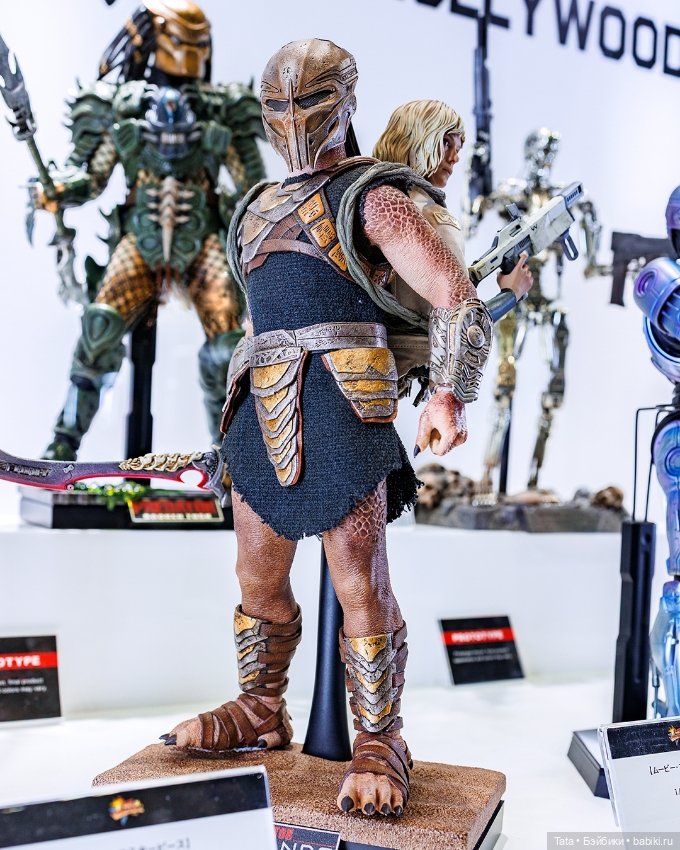 Фигурки Хищника Дека и андроида Тии