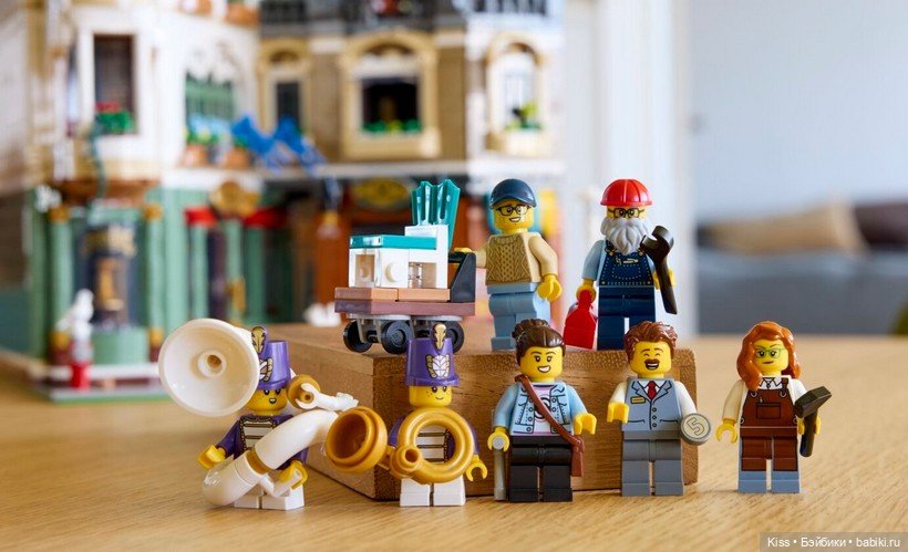 LEGO 11371 Shopping Street: модульное здание "Торговая улица" (фото 2)