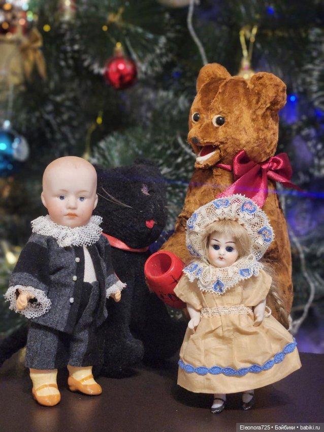 Антикварные леди и кавалеры у ёлочки🎄