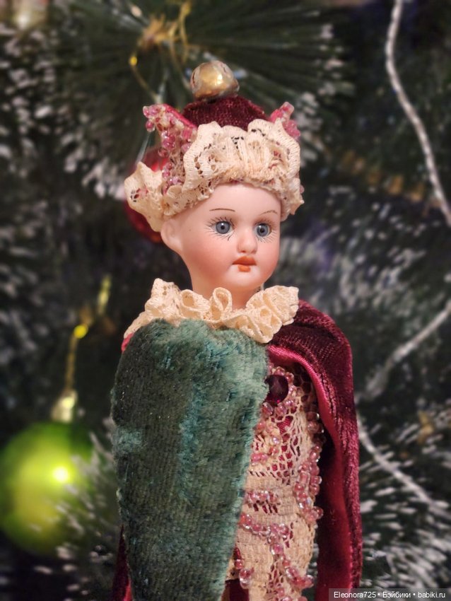 Антикварные леди и кавалеры у ёлочки🎄