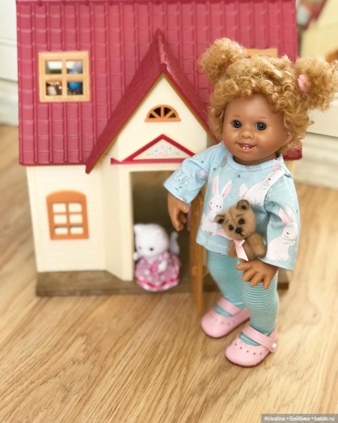 Игрушки,аксессуары и домики для кукол