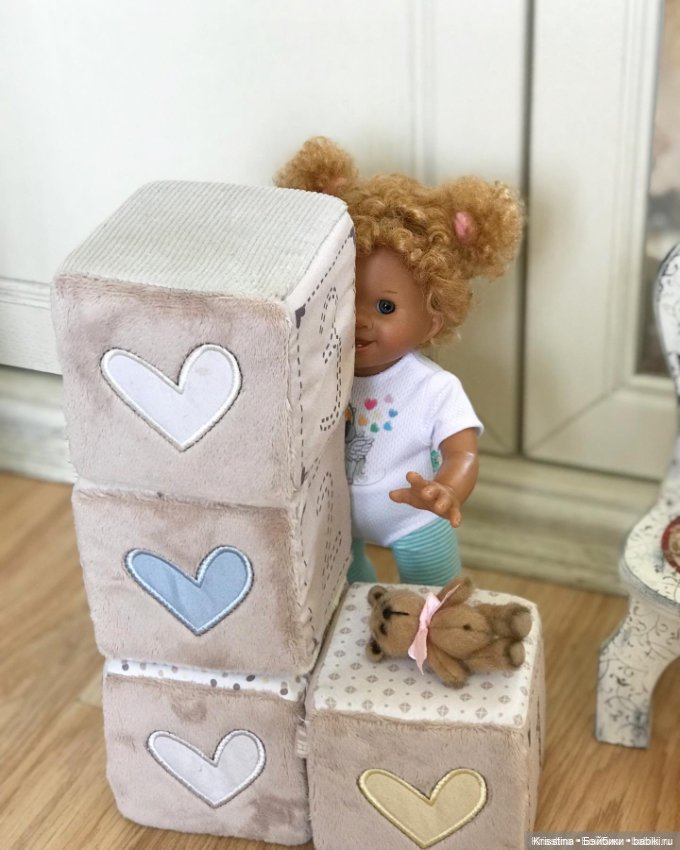 Игрушки,аксессуары и домики для кукол